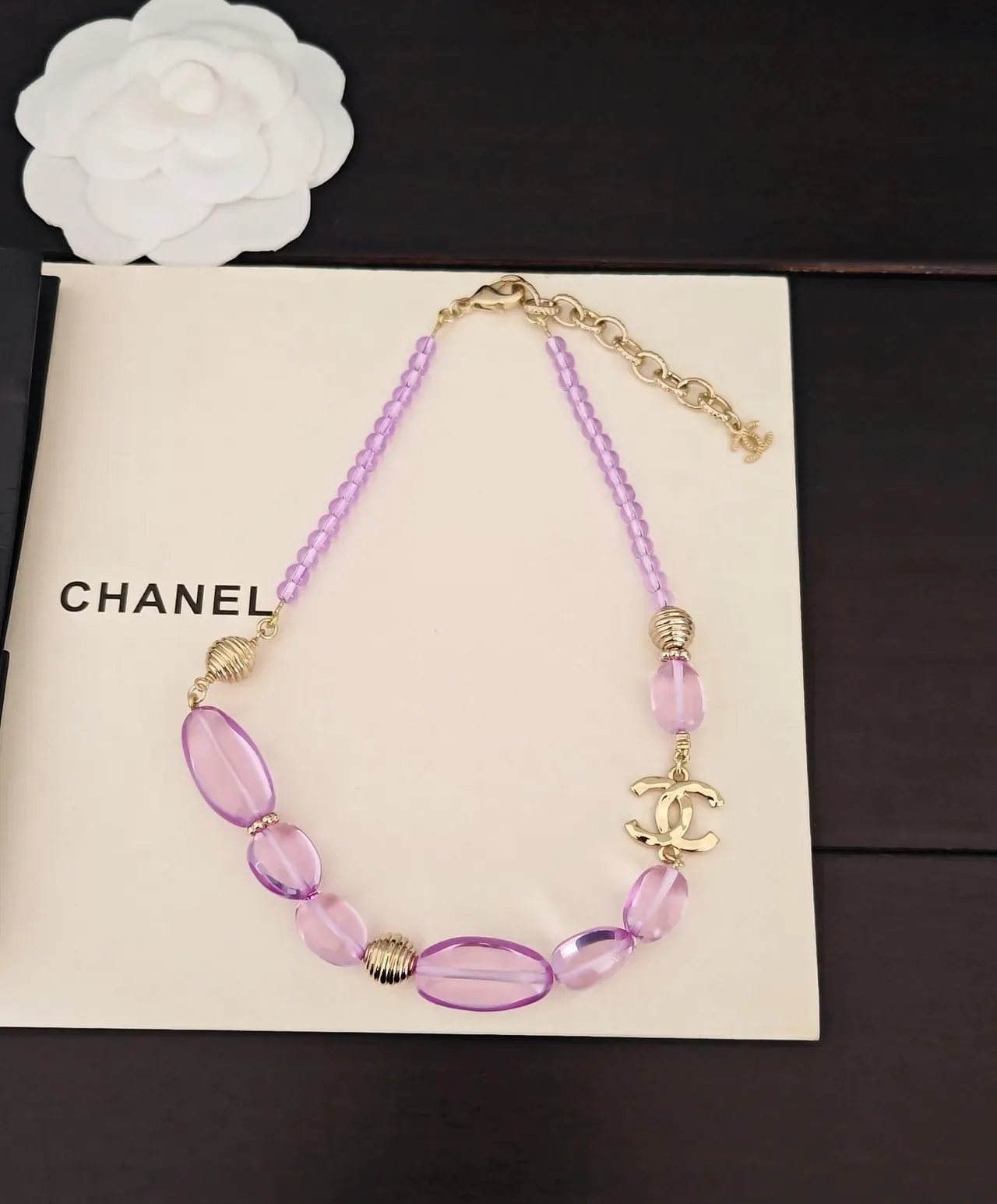 Chanel قلادة خرز بنفسجي ذهبي مقطع بيضاوي 2