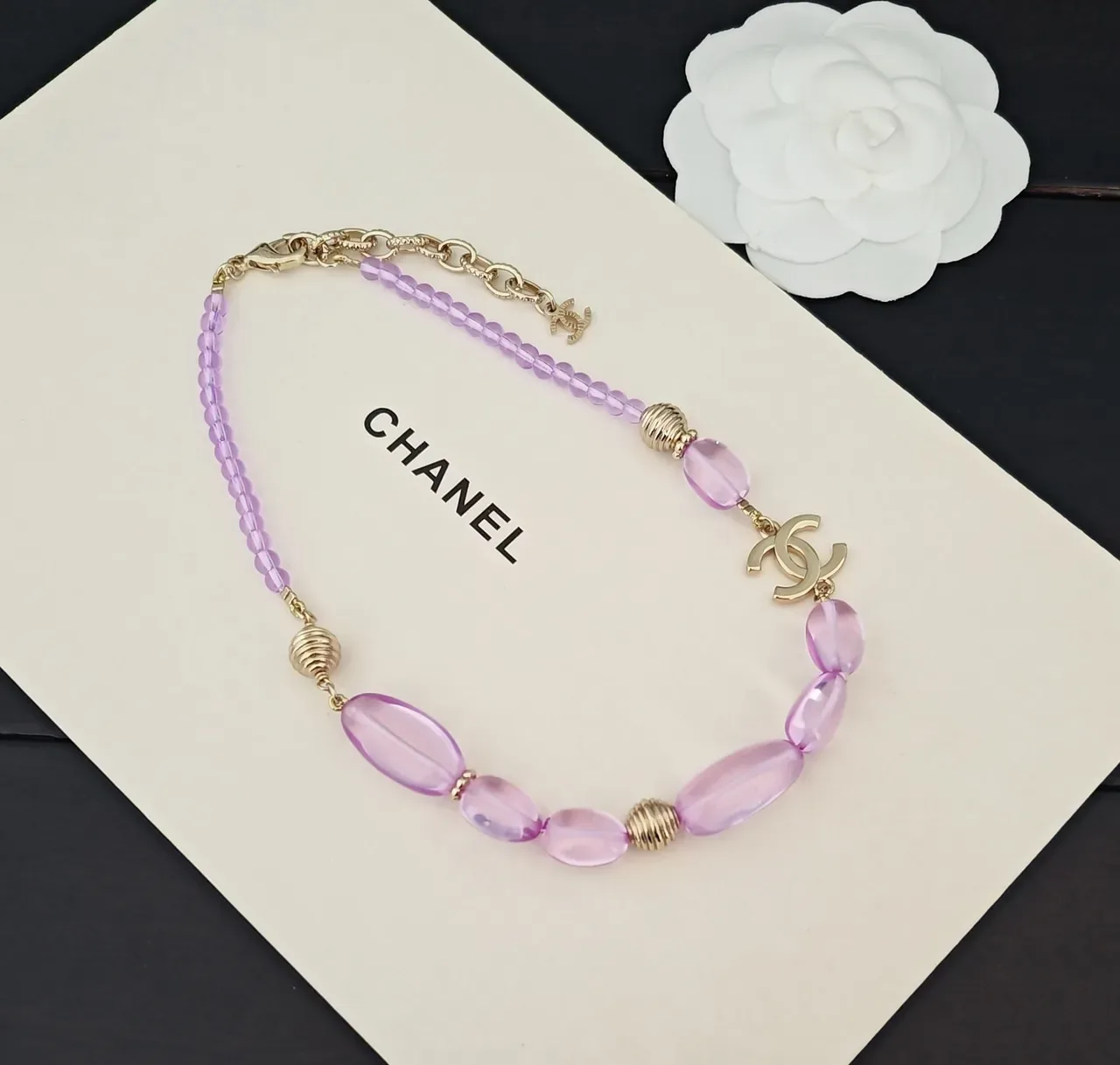 Chanel قلادة خرز بنفسجي ذهبي مقطع بيضاوي 4