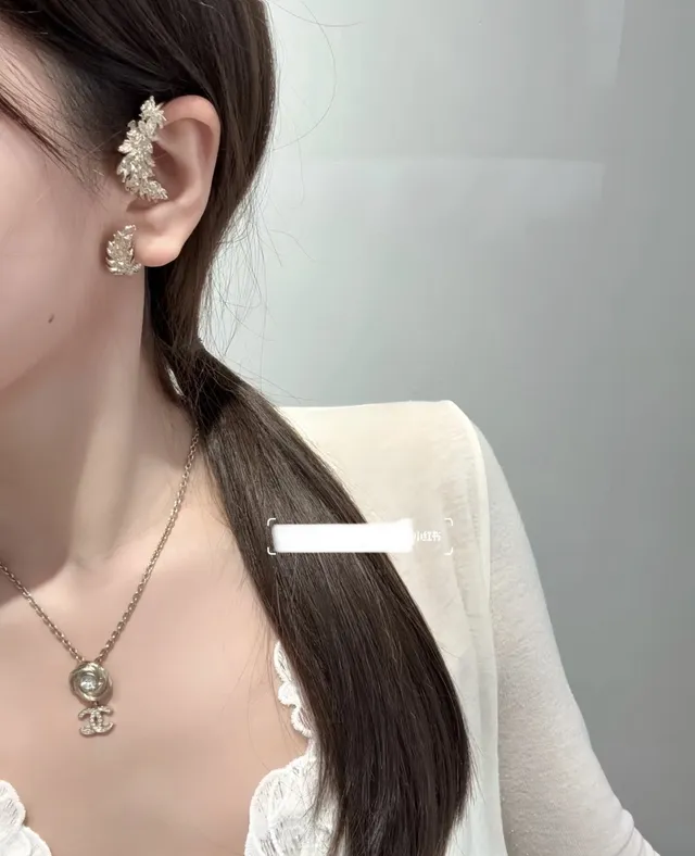 Chanel قلادة ورد ذهبي سلسلة شفافة دوامية 2