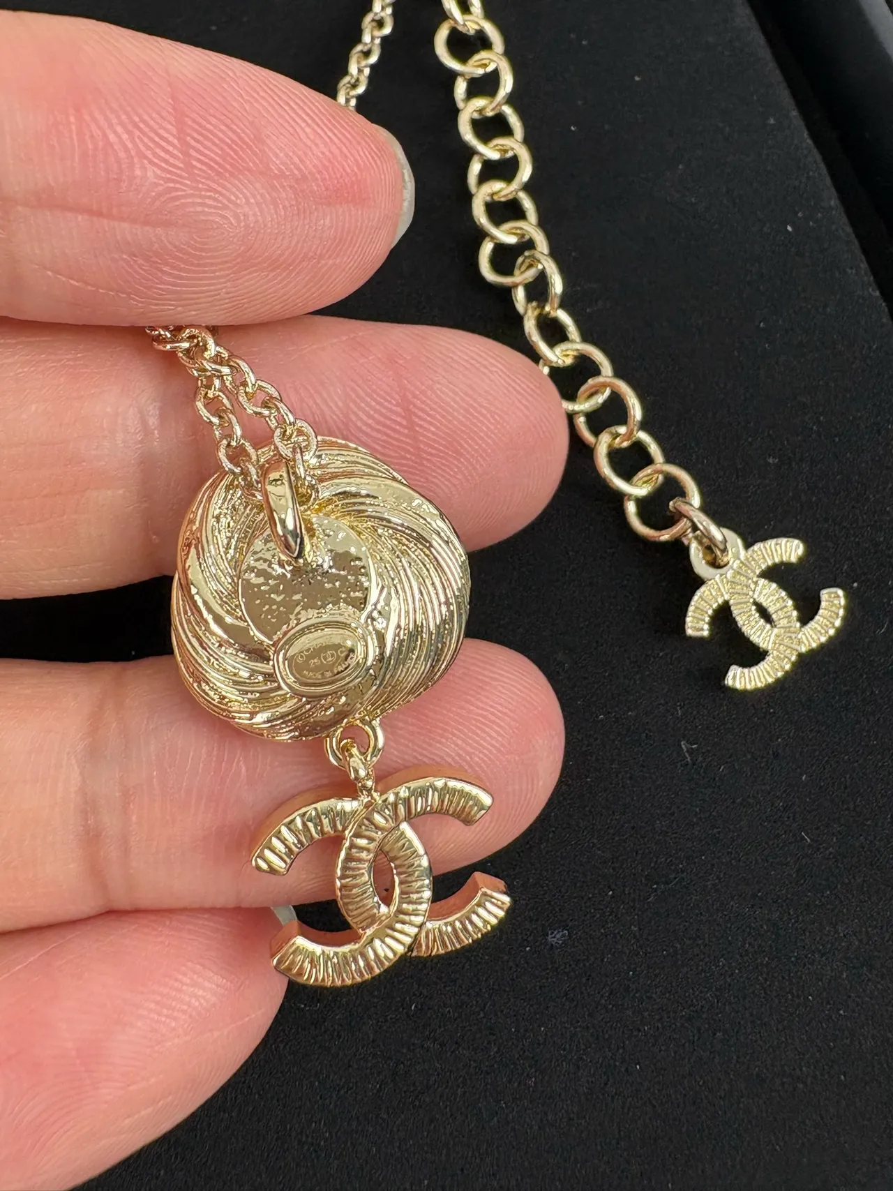 Chanel قلادة ورد ذهبي سلسلة شفافة دوامية 4