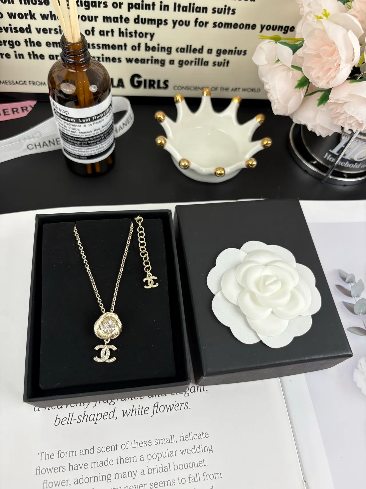Chanel قلادة ورد ذهبي سلسلة شفافة دوامية 5