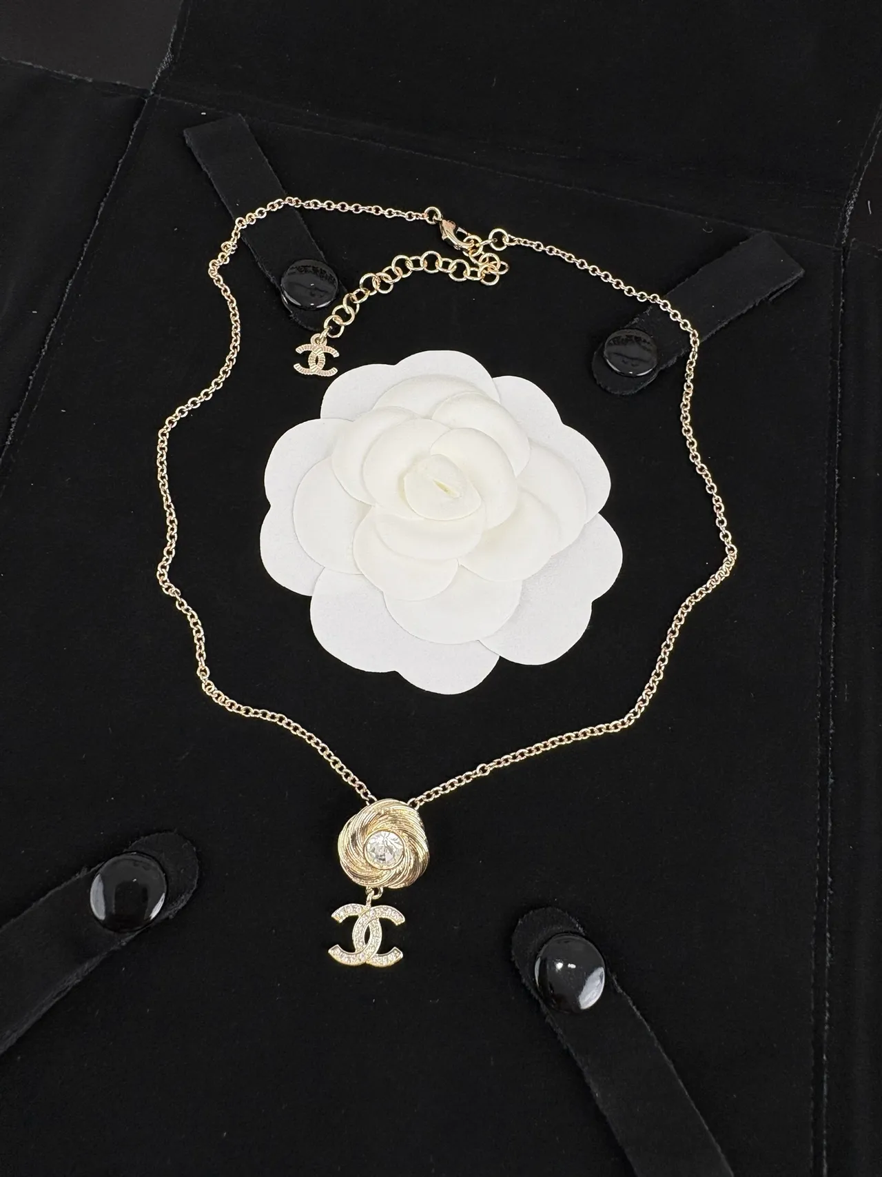 Chanel قلادة ورد ذهبي سلسلة شفافة دوامية 7