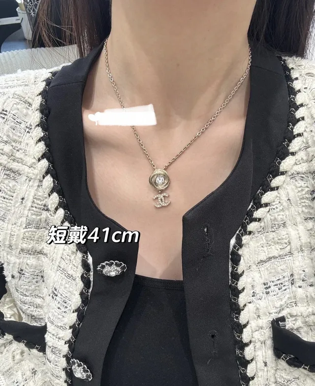 Chanel قلادة ورد ذهبي سلسلة شفافة دوامية 9