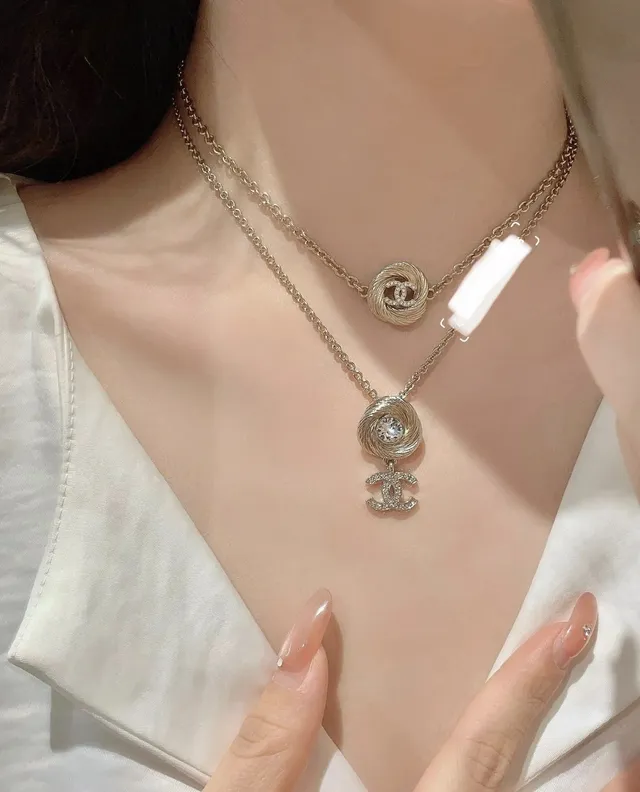 Chanel قلادة ورد ذهبي سلسلة شفافة دوامية 10