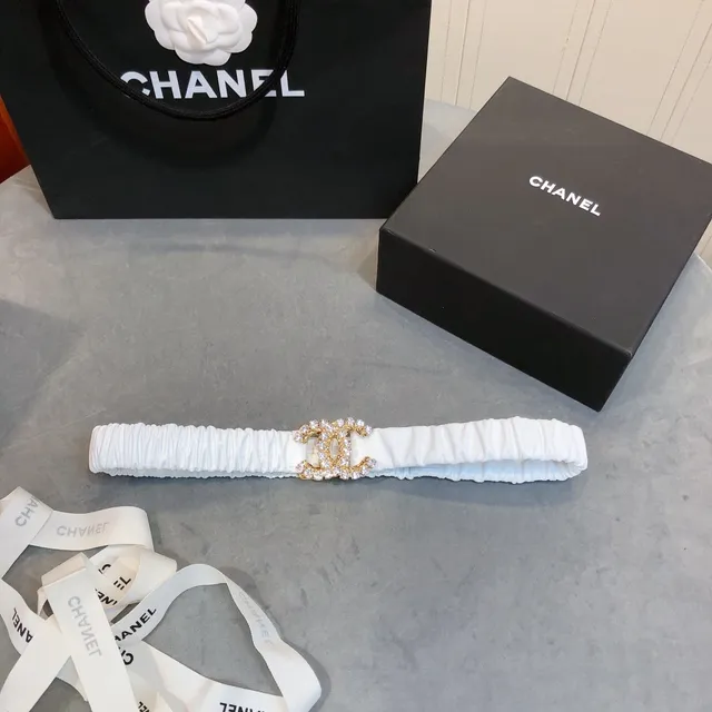 Chanel Ceinture Ruched Or Blanc Tissu Cristal-Embelli Interlocking CC Boucle Ceinture en Cuir 3