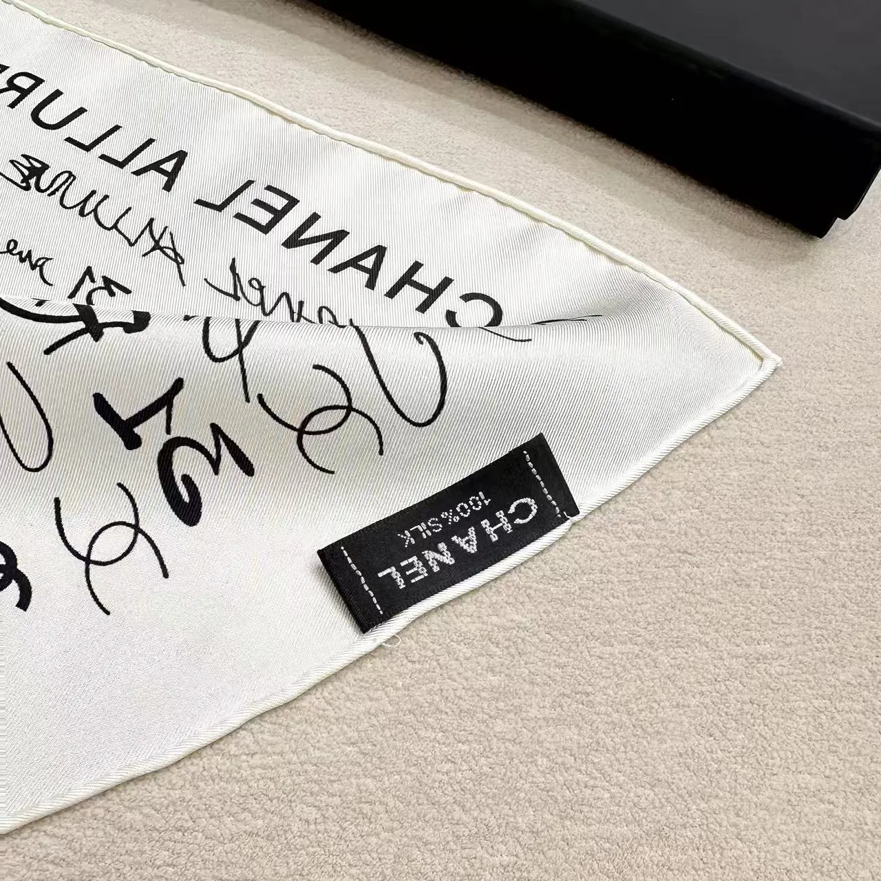 Chanel Script Print ক্যাজুয়াল ড্রেস বেইজ ফ্লোরাল শিয়ার ওভারলে 2