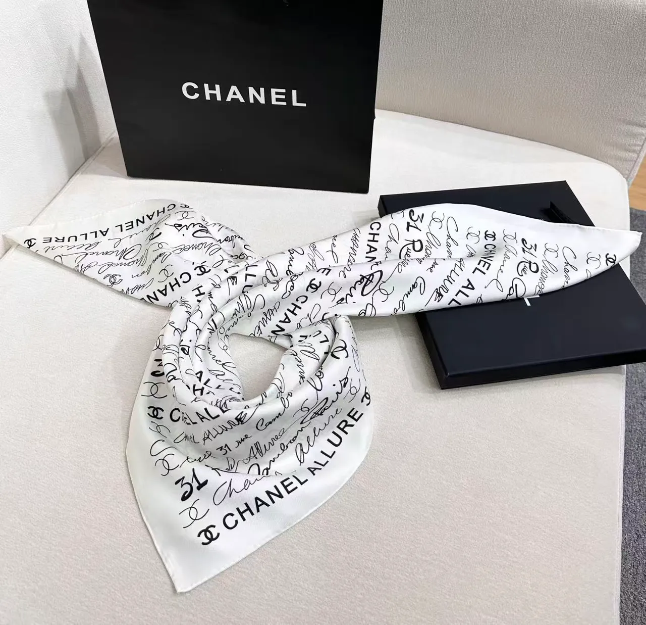 Chanel Script Print ক্যাজুয়াল ড্রেস বেইজ ফ্লোরাল শিয়ার ওভারলে 4