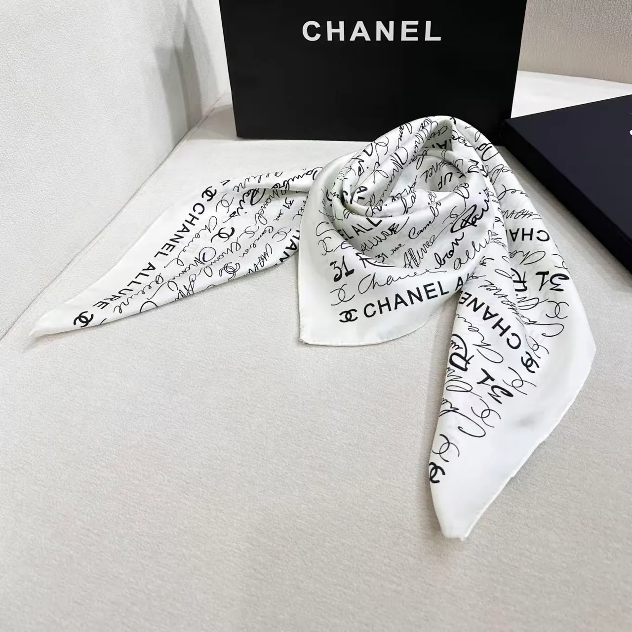 Chanel Script Print ক্যাজুয়াল ড্রেস বেইজ ফ্লোরাল শিয়ার ওভারলে 5