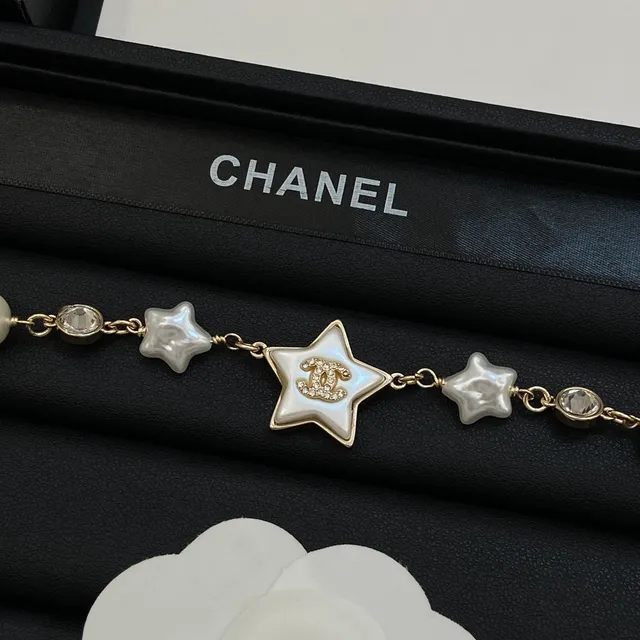 Chanel سوار لؤلؤ ومادربيرل بنمط نجمي 4