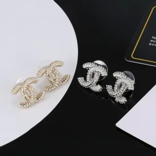 Chanel Oro Blanco con perlas entrelazado CC Logo Pendientes