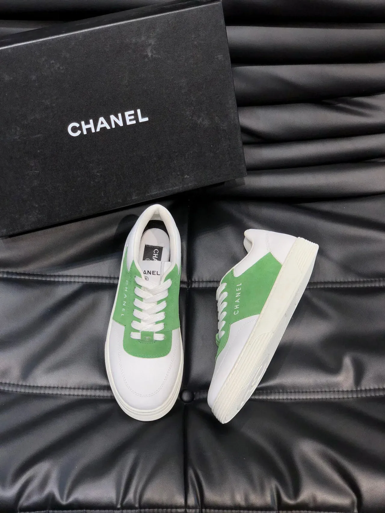 Chanel Sneakers Blanches Vertes Low-Top Bicolore 3