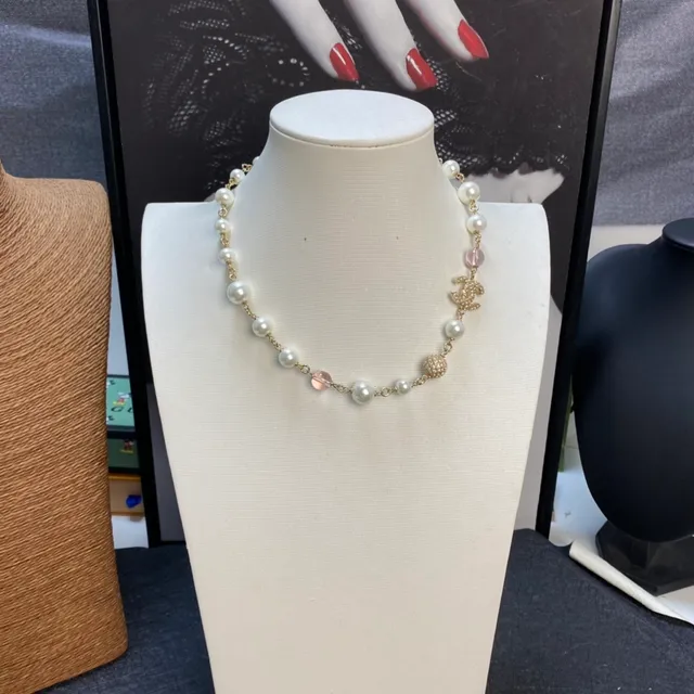 Chanel সাদা গোলাপি মুক্তা এবং কোয়ার্টজ বীড চেইন ক্রিস্টাল সজ্জিত CC Logo হার 3