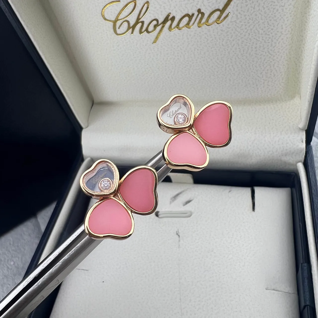 Chopard Boucles d'oreilles Florales à Quatre Pétales en Tons Rouge Rose et Or Rose 5