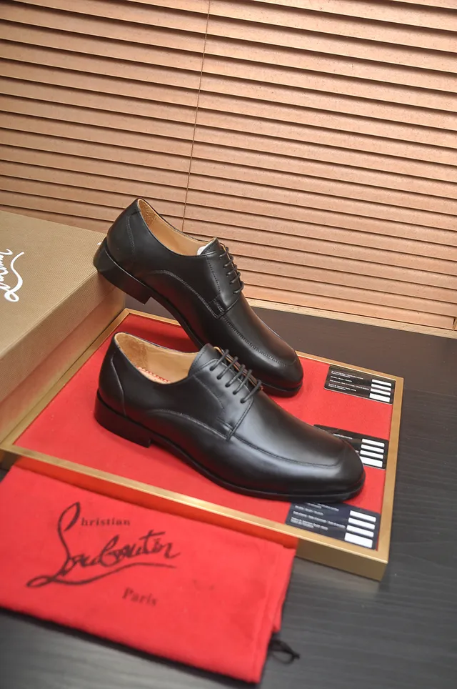 Christian Louboutin Chaussures Oxford à embout noir 4