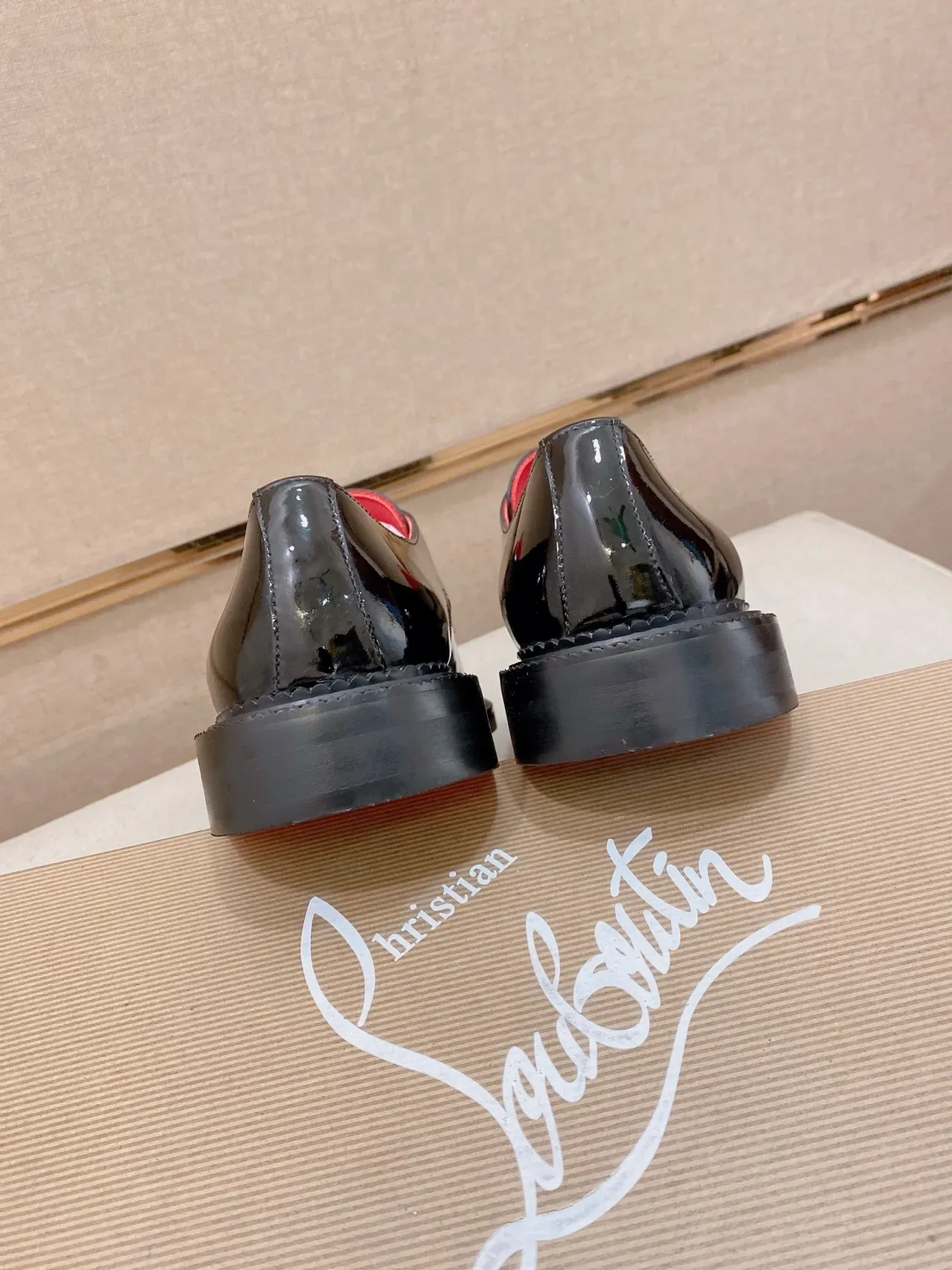 Christian Louboutin 黑红漆皮单带僧鞋 3