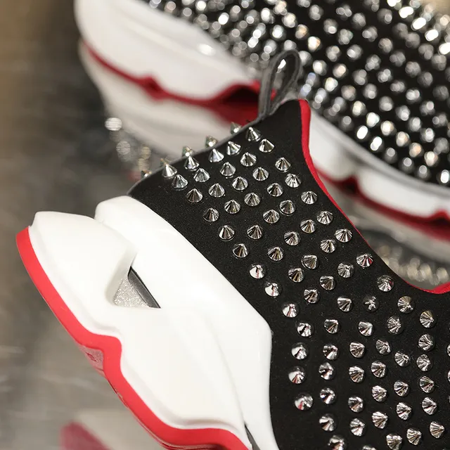 Christian Louboutin أسود أحمر مزخرفة بالمسامير تزلج على حذاء رياضي سميك 3