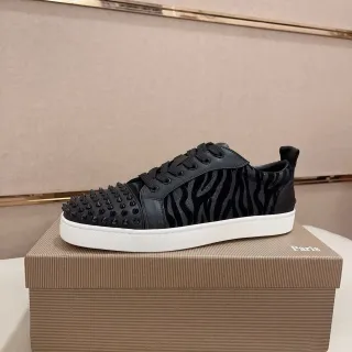Christian Louboutin Chaussures Lifestyle Noires Blanches Bout Spiqué Panneau Velours Imprimé Zèbre