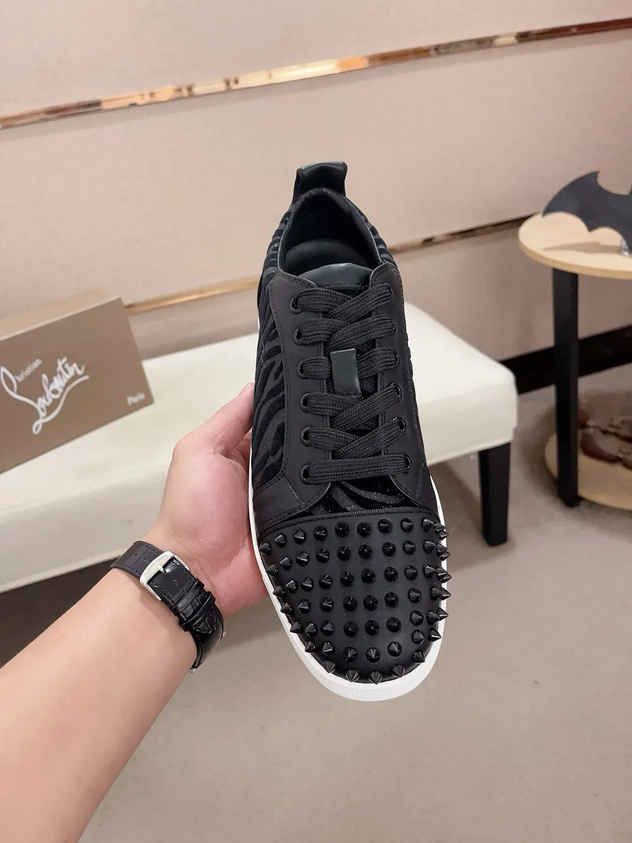 Christian Louboutin أحذية أسلوب حياة سوداء وبيضاء رأس حذاء مسامير لوحة مخمل مطبوعة زيبرا 2