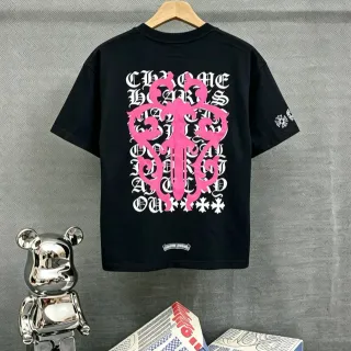 Chrome Hearts ग्राफिक प्रिंट ब्लैक पिंक व्हाइट टी-शर्ट