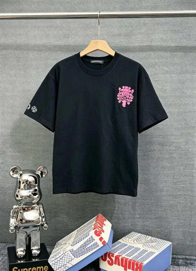 Chrome Hearts ग्राफिक प्रिंट ब्लैक पिंक व्हाइट टी-शर्ट 2