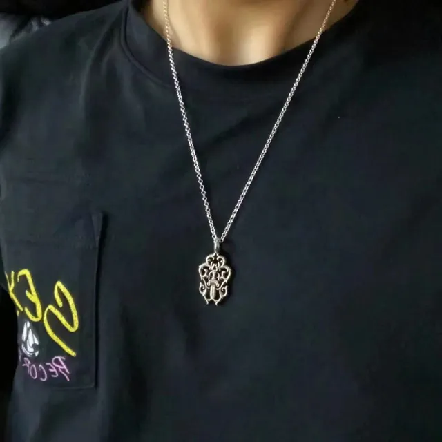 Chrome Hearts Collar plateado negro gótico filigrana motivo de daga 2