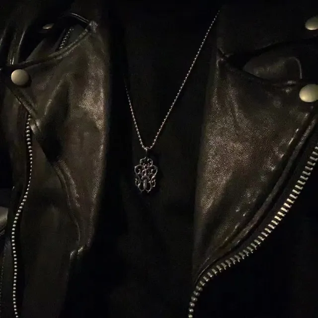 Chrome Hearts Collar plateado negro gótico filigrana motivo de daga 5