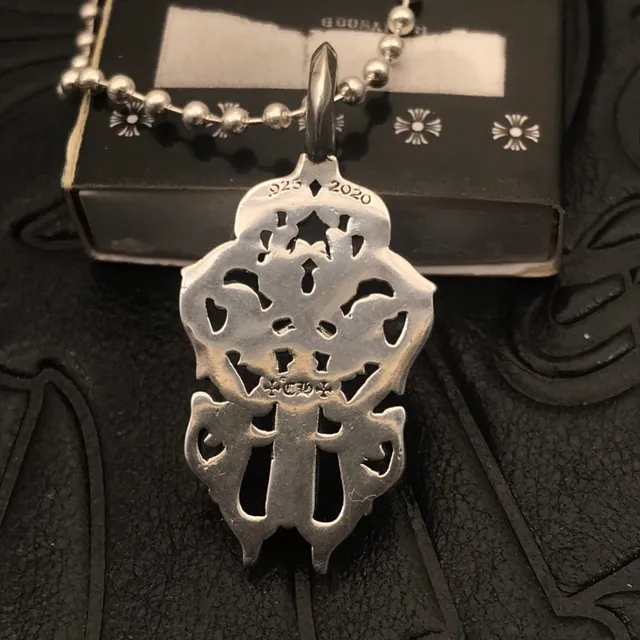 Chrome Hearts Collar plateado negro gótico filigrana motivo de daga 7