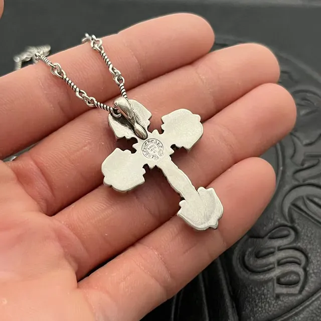 Chrome Hearts Collier argenté noir orné gothique filigrane de volutas 2