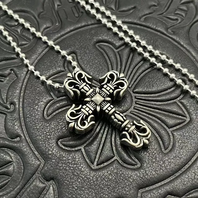 Chrome Hearts Collier argenté noir orné gothique filigrane de volutas 4