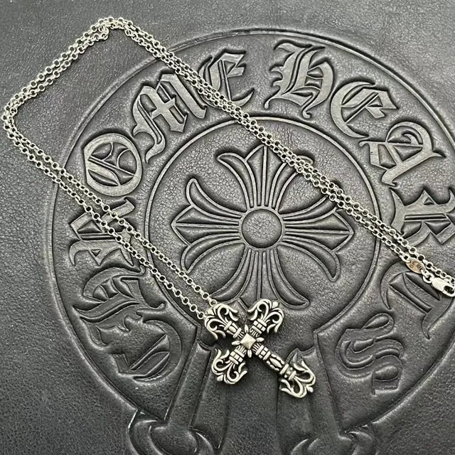 Chrome Hearts Collier argenté noir orné gothique filigrane de volutas 6