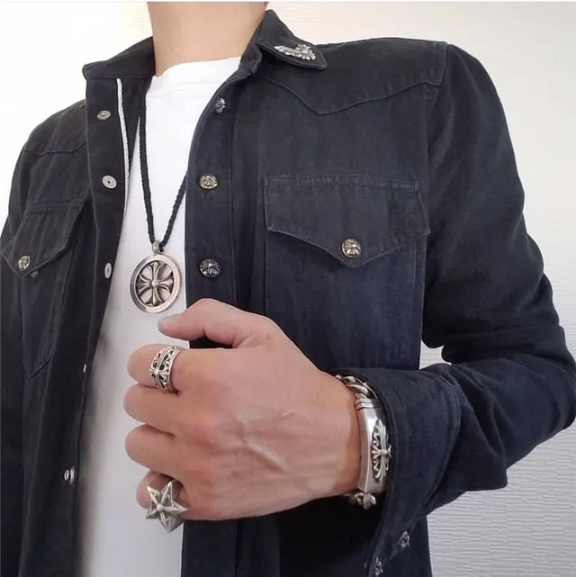 Chrome Hearts चांदी काला पॉलिश किया मेटल गोलाकार ढांचा पेंडेंट हार 3