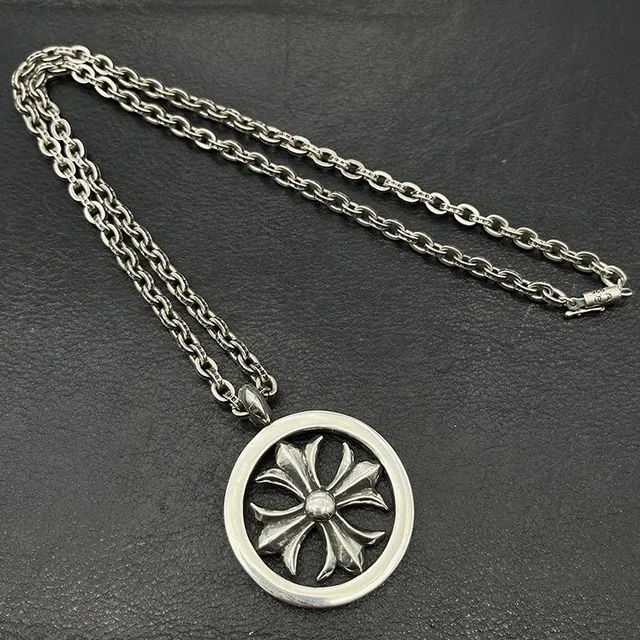 Chrome Hearts चांदी काला पॉलिश किया मेटल गोलाकार ढांचा पेंडेंट हार 5