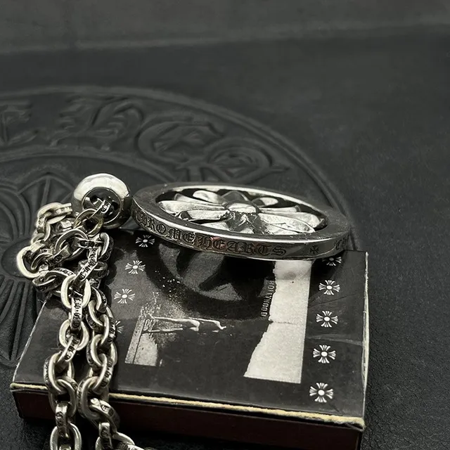 Chrome Hearts चांदी काला पॉलिश किया मेटल गोलाकार ढांचा पेंडेंट हार 6