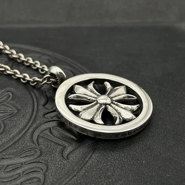 Chrome Hearts चांदी काला पॉलिश किया मेटल गोलाकार ढांचा पेंडेंट हार 7
