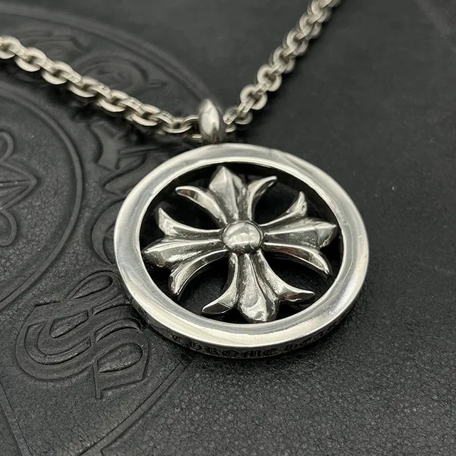 Chrome Hearts चांदी काला पॉलिश किया मेटल गोलाकार ढांचा पेंडेंट हार 8