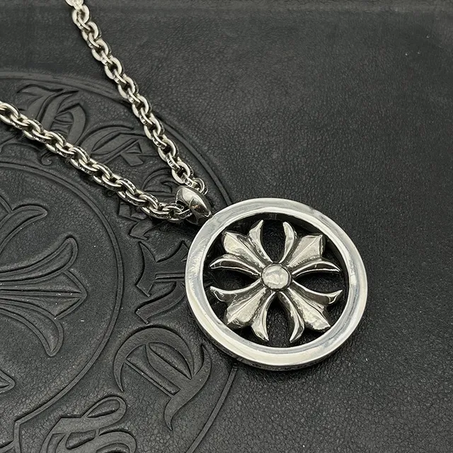 Chrome Hearts चांदी काला पॉलिश किया मेटल गोलाकार ढांचा पेंडेंट हार 9