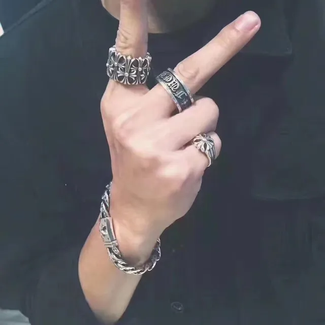 Chrome Hearts 银色黑色旋转带哥特字母戒指 2