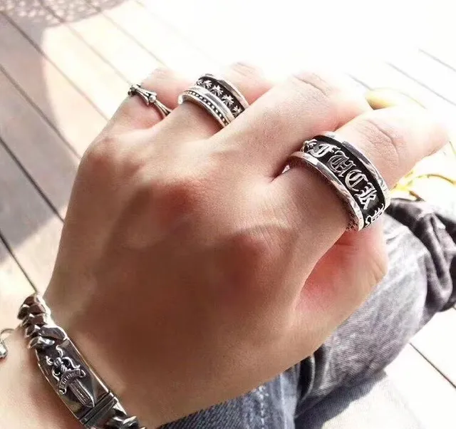 Chrome Hearts 银色黑色旋转带哥特字母戒指 3