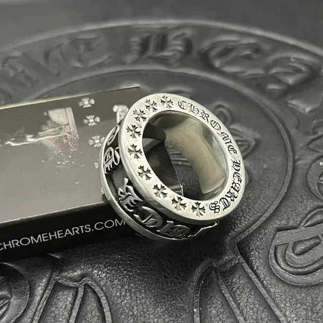 Chrome Hearts 银色黑色旋转带哥特字母戒指 9