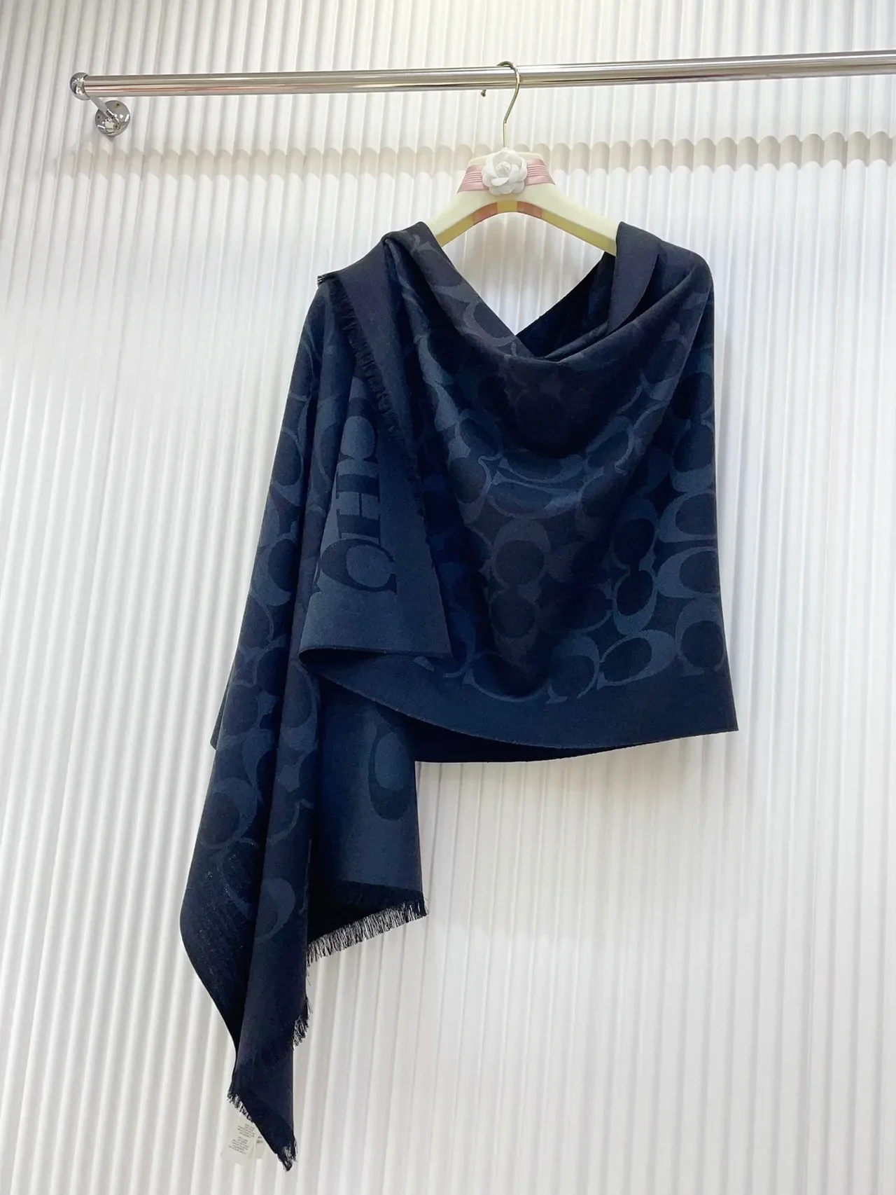 Coach Navy Monogram-Print Fringed وشاح 7
