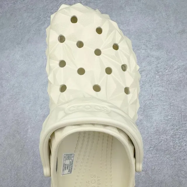 Crocs Echo Clog بيجي هندسي فاسيتد زويكو 7