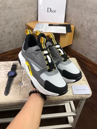 Christian Dior Zapatillas Chunky Gris con Suela Amarilla de Malla y Recubrimiento Sintético 6