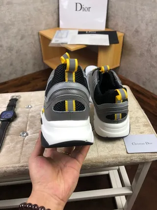 Christian Dior Zapatillas Chunky Gris con Suela Amarilla de Malla y Recubrimiento Sintético 9