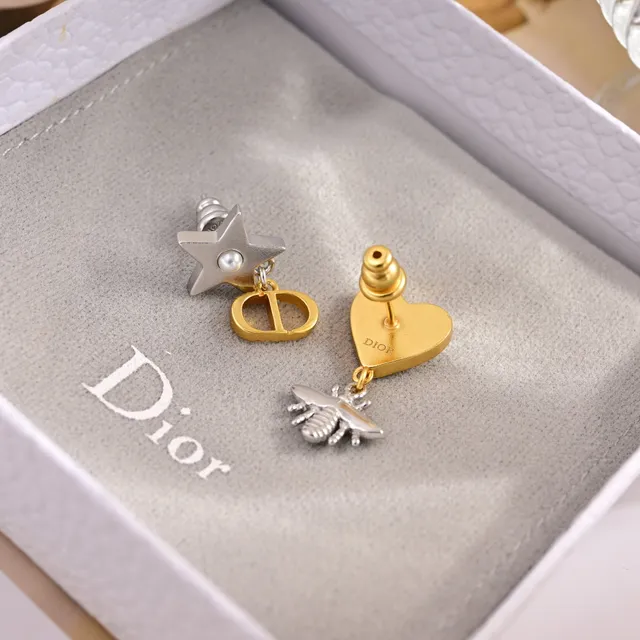 Dior Asymmetrical Mixed-Metal Pearl Motif Earrings 3