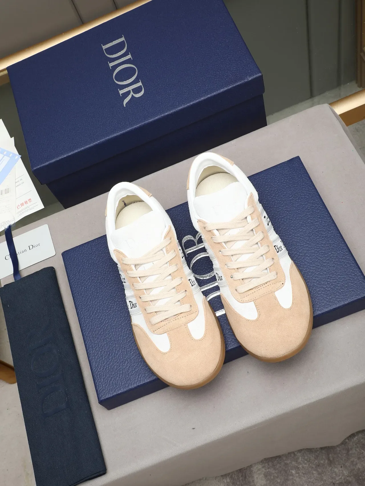 ديور B22 بيج أبيض أحذية رياضية low-top سويدي ونسيج بانيلد أسلوب حياة 3