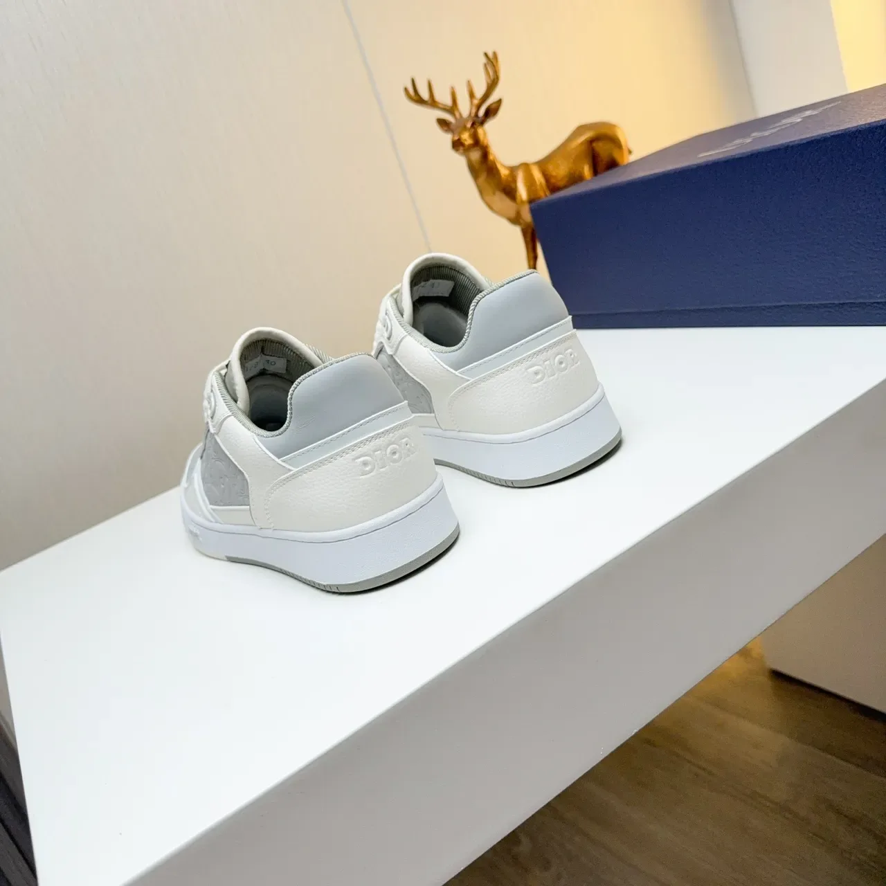 Dior B23 White Gray Monogrammed Side Panel Perforated Toe Cap Lifestyle Sneakers 2