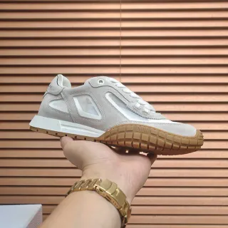 Dior Sneakers Lifestyle Beige Marron avec upper layered suede-mesh overlays géométriques transparents