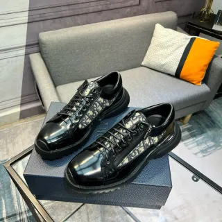 Dior काला भूरा पेटेंट लेदर टो कैप तिरछा मॉनोग्राम पैनल लाइफस्टाइल स्नीकर