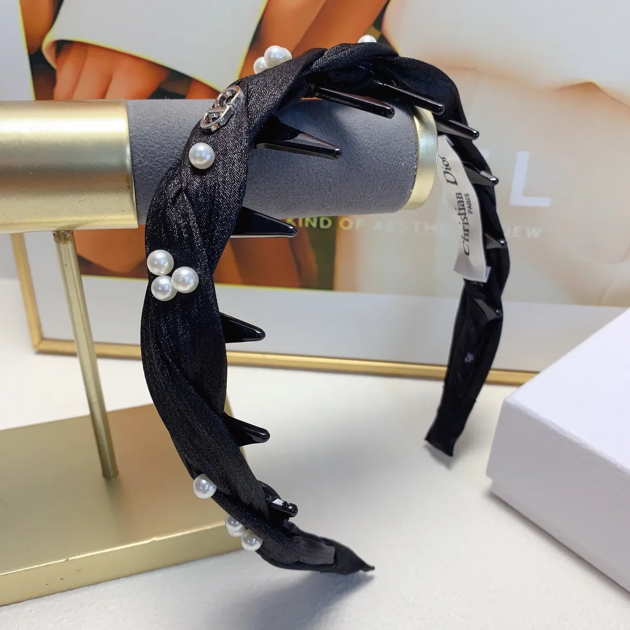 Dior أسود بيج شريط ملتوي مطرز باللؤلؤ مجوهرات 7