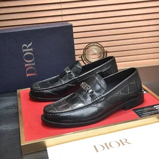 Dior mocassin à enfiler en cuir noir avec embossage crocodile et construction
